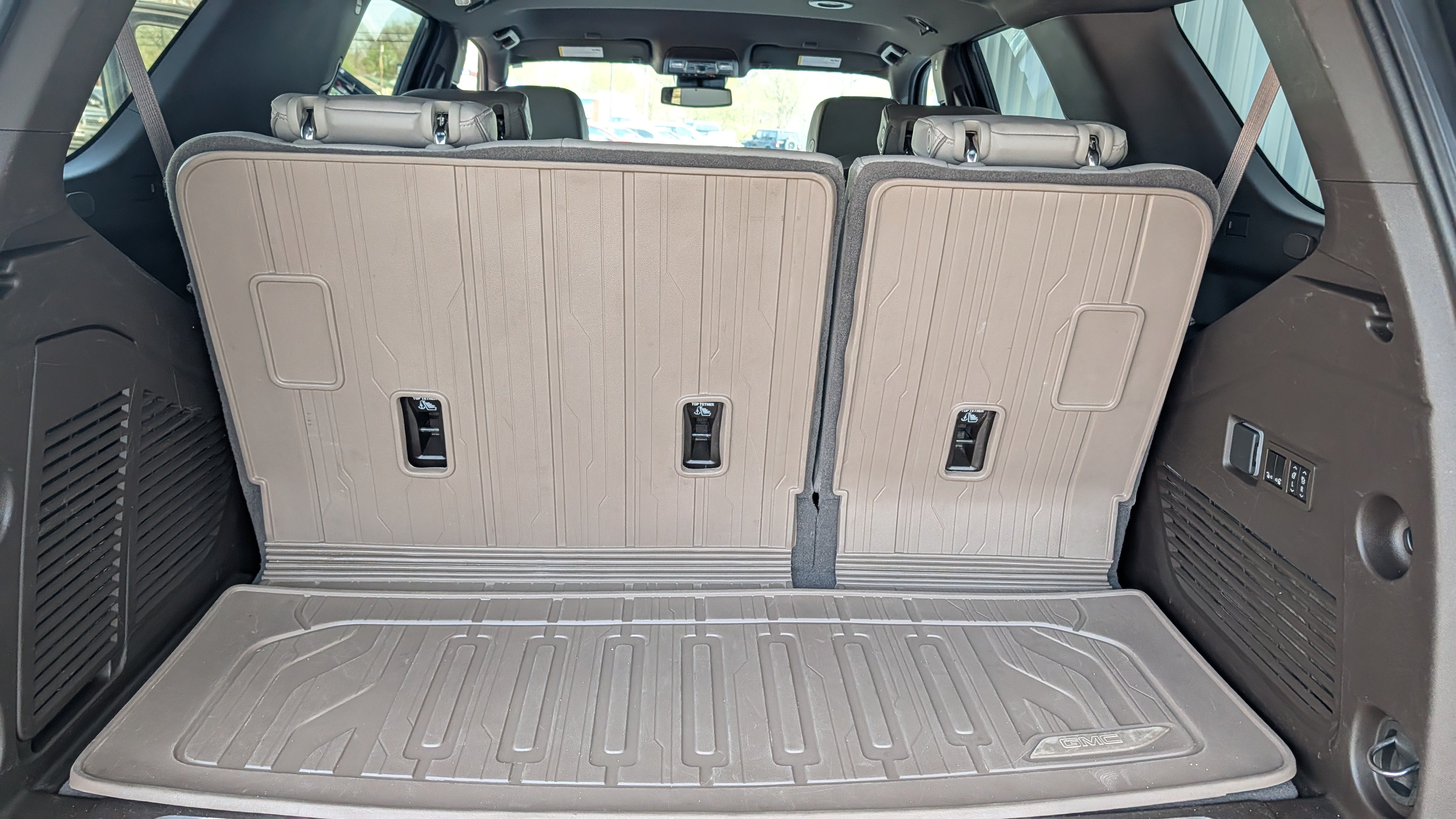 2024 GMC Yukon SLT